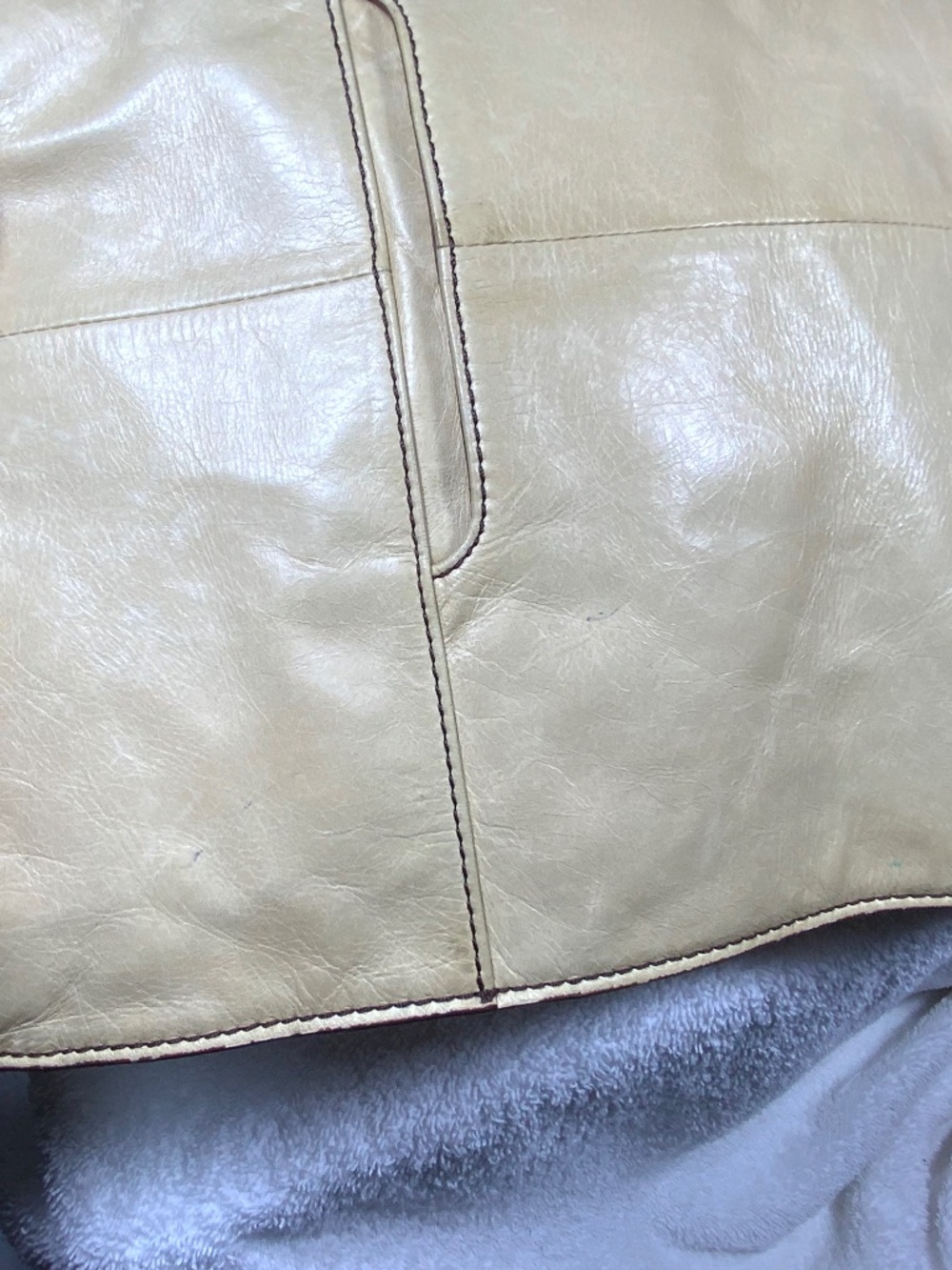 HOBO Beige Leather Shoulder Bag - Picture 3 of 14